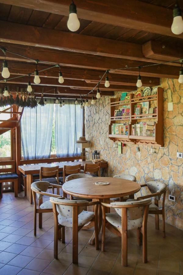 Bed and Breakfast Rose Hip Hill Farm Valea Tirnei Exterior foto