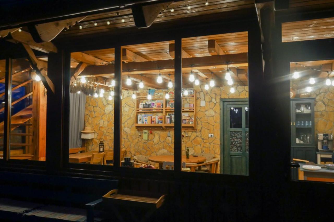 Bed and Breakfast Rose Hip Hill Farm Valea Tirnei Exterior foto