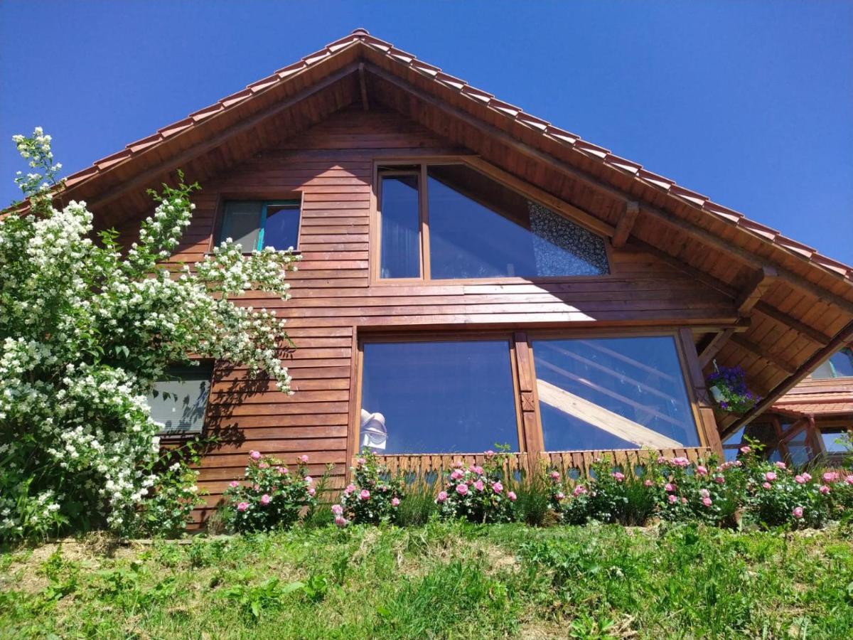 Bed and Breakfast Rose Hip Hill Farm Valea Tirnei Exterior foto