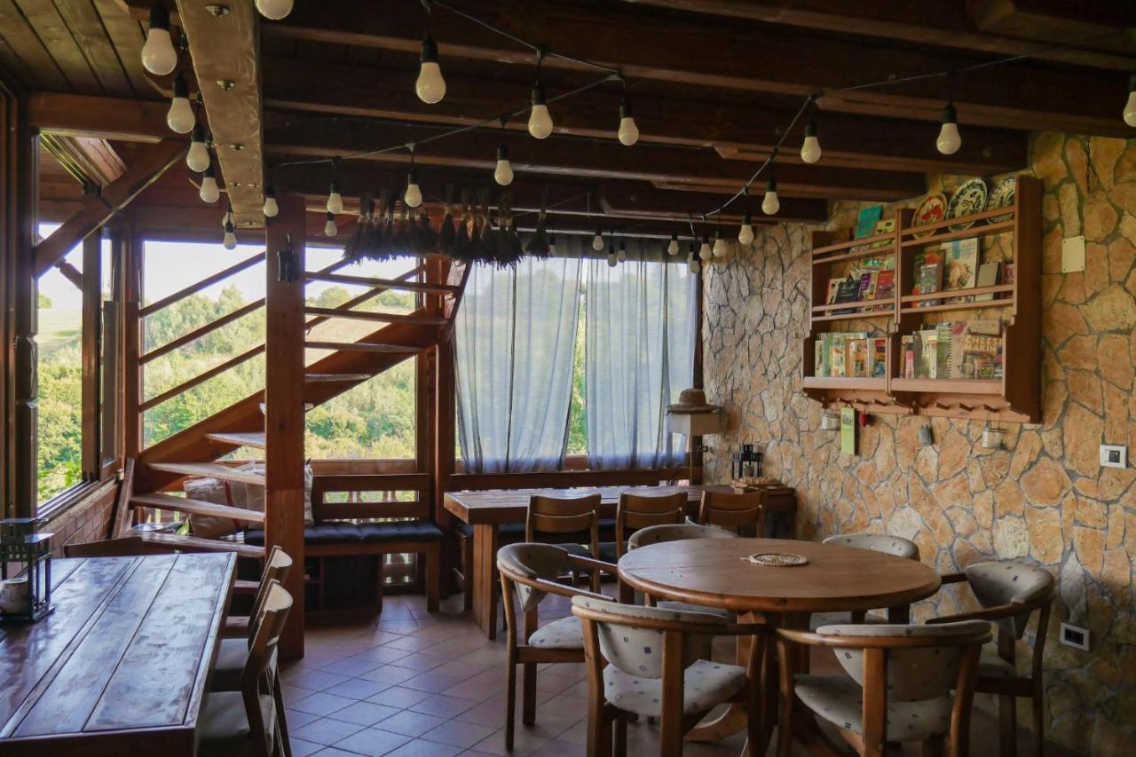 Bed and Breakfast Rose Hip Hill Farm Valea Tirnei Exterior foto